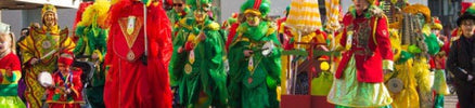 Red-green-carnaval-group-Maastricht-Veritas-Visit-1024x615