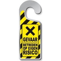 Feestbazaar Deurhanger Betreden Op Eigen Risico
