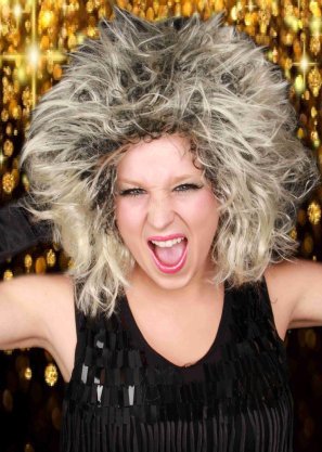 Feestbazaar Pruik Tina wild populair
