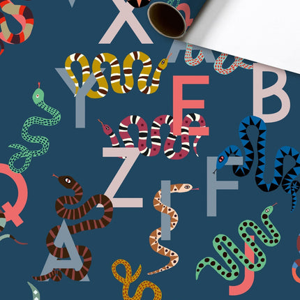 Feestbazaar Rol Inpakpapier Slangen met Letters