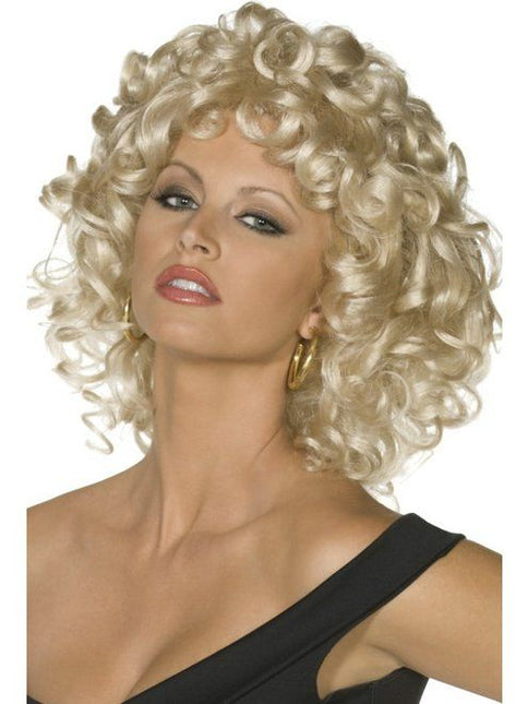 Feestbazaar Sandy laatste scene pruik blond